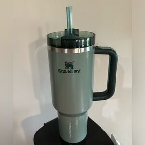 Hammertone Green Stanley Quencher 40oz — USED